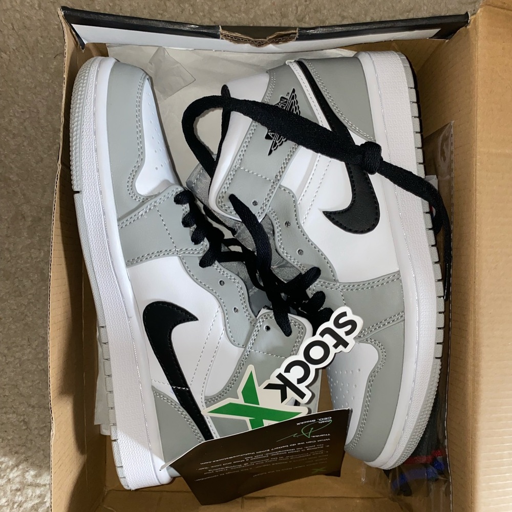 Nike gray mid jordan 1